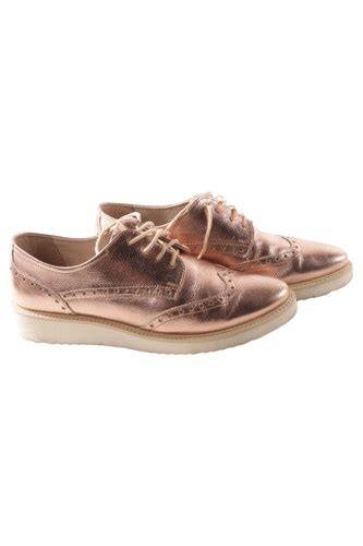 scarpe stringate rosa infografica vendita