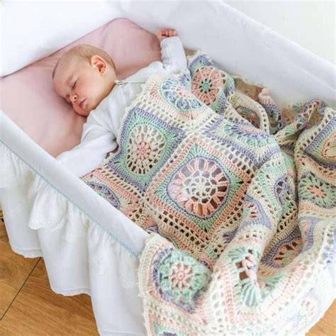 copertina neonati granny square