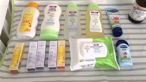 Insieme di prodotti per bagno neonato