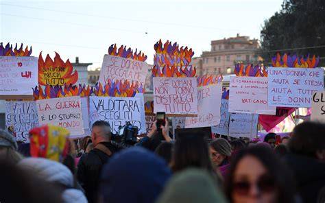 Violenza contro una donna incinta: schizzi di notizie e contesto