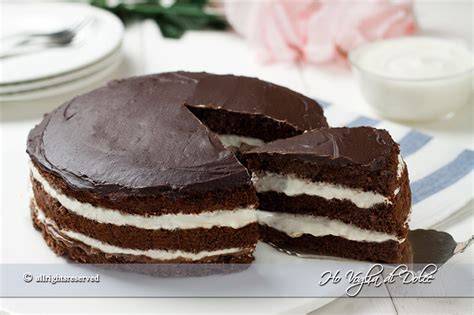 torta al cioccolato con crema al latte e glassa