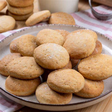 immagine di biscotti al latte pronti per la tavola