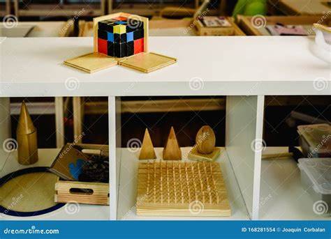 Immagine di macchinari e materiali Montessori