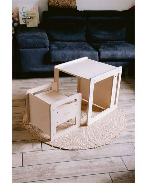 Dettaglio sedia Montessori in legno